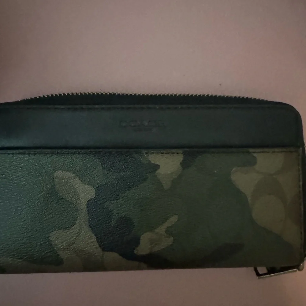 Coach Camouflage Messenger Bag and Coach Zippy Wallet - Picture 14 of 15